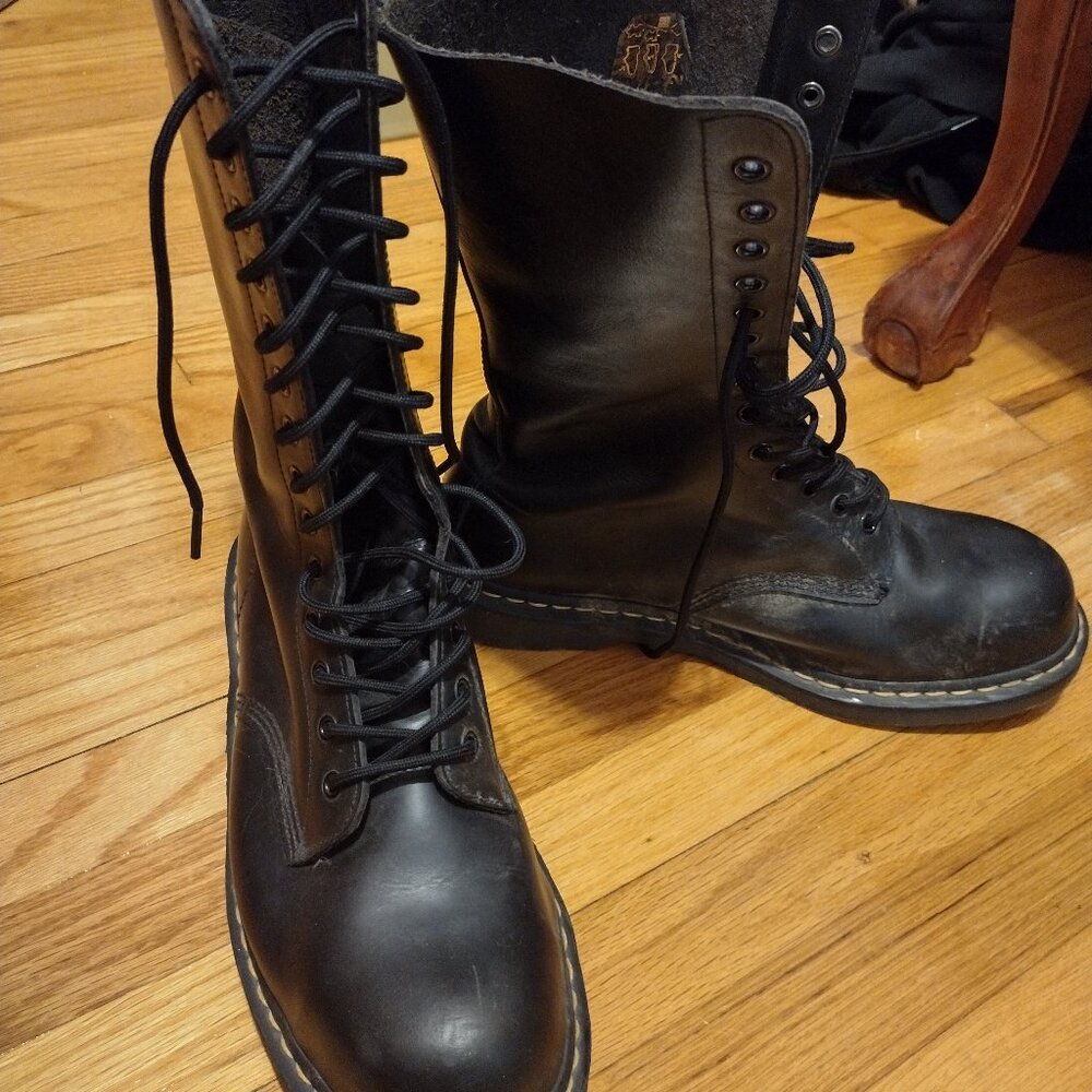 Original Doc Martens, size M 13